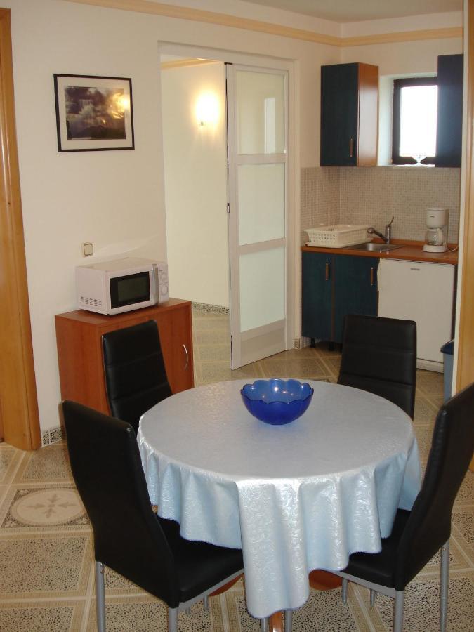 Apartments Villa Angela Krk Town Room photo