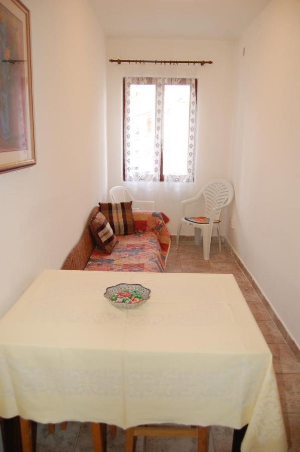 Apartments Villa Angela Krk Town Exterior photo